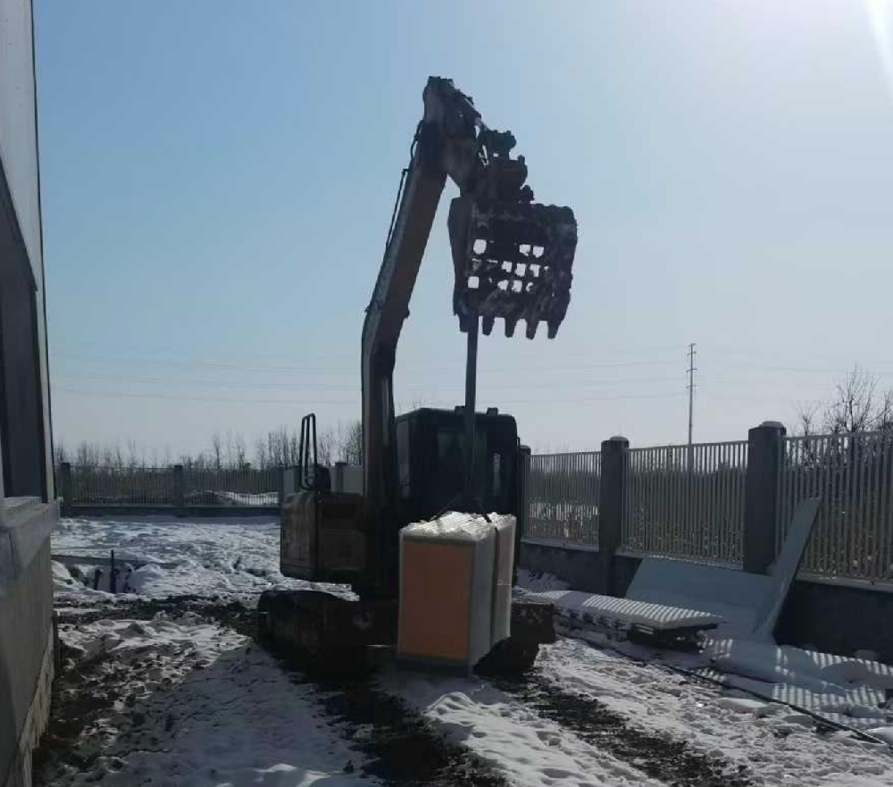 瑞雪兆丰景，节能设备忙！尚吉机电送铭科节能空压机落地印刷包装企业
